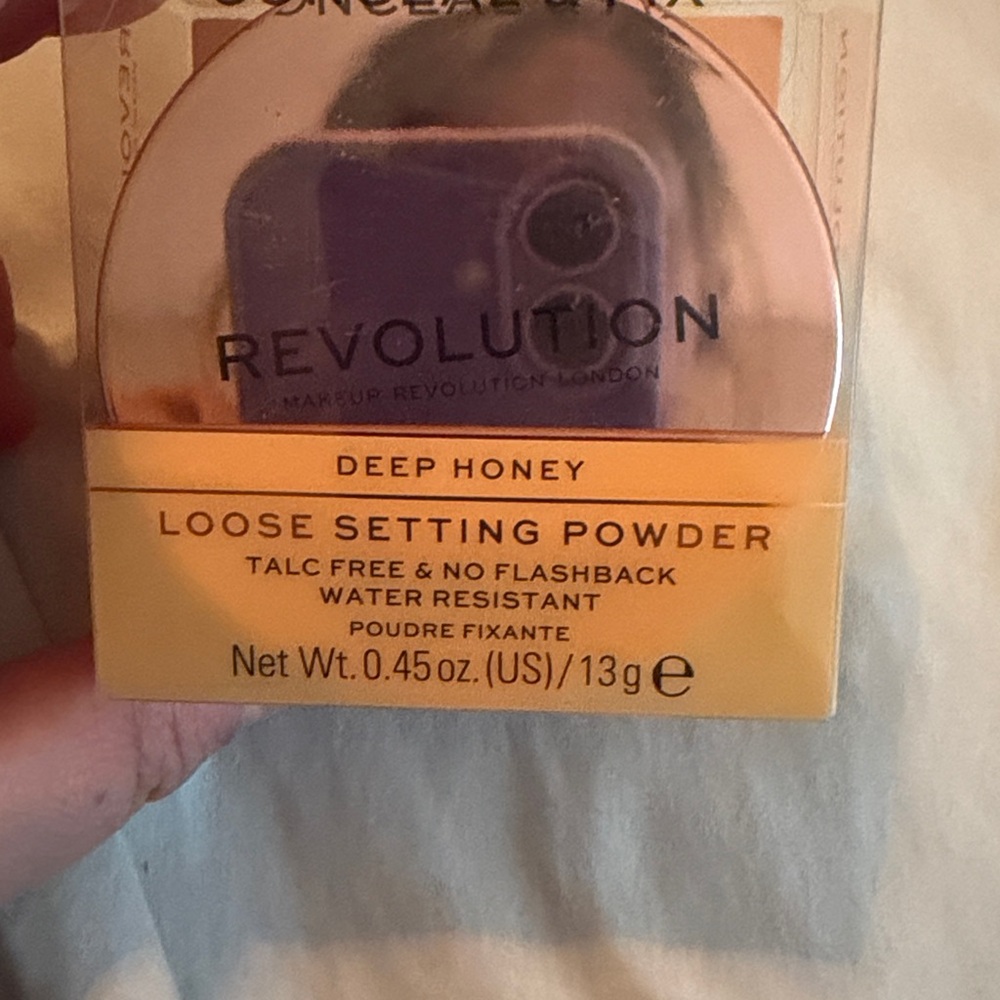 Revolution‎ Deep Honey Conceal & Fix Powder - Picture 2 of 2